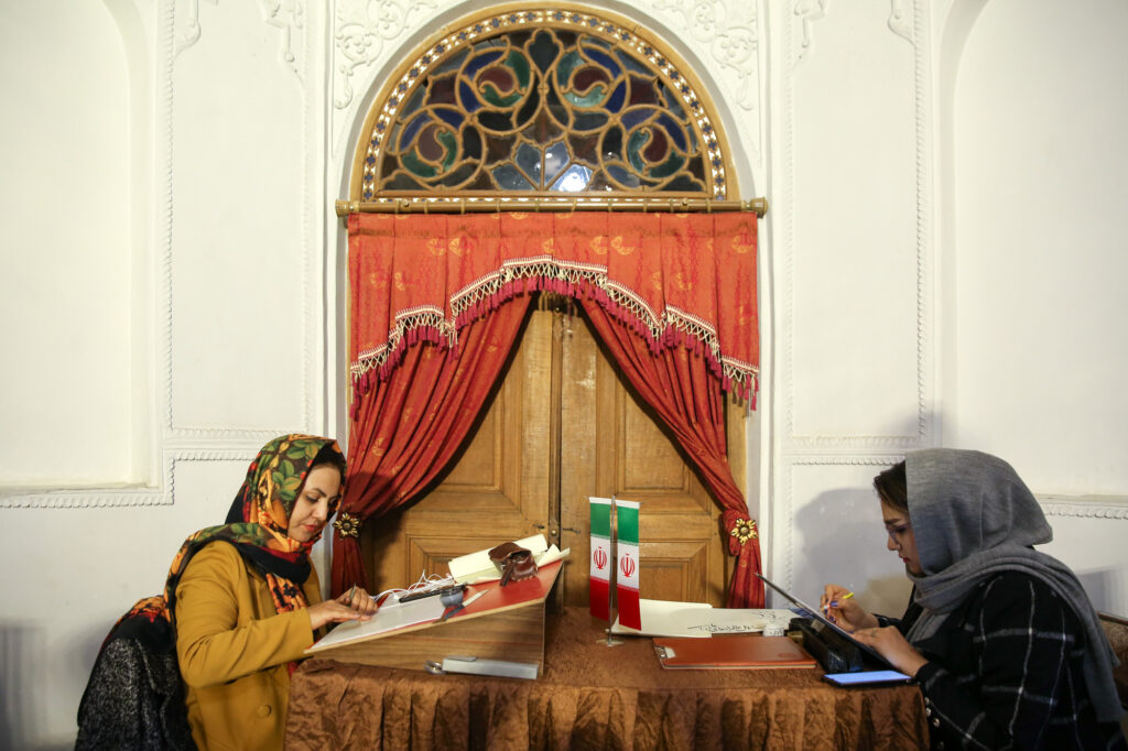 روز دوشنبه آغاز داوری آثار خوشنویسی جشنواره «مشق مادر»